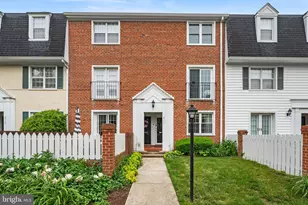 2717 S Walter Reed Dr, Arlington, VA 22206 - Photo 1