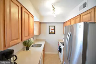 2627 S Walter Reed Dr S, Arlington, VA 22206 - Photo 3