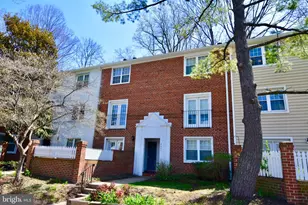 2627 S Walter Reed Dr S, Arlington, VA 22206 - Photo 1