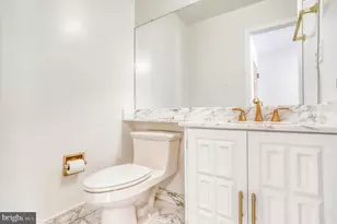 1101 S Arlington Ridge Rd, Arlington, VA 22202 - Photo 11
