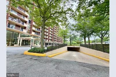 1300 Army Navy Drive #823, Arlington, VA 22202 - Photo 5