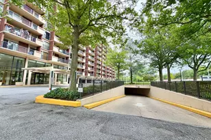 1300 Army Navy Dr, Arlington, VA 22202 - Photo 5