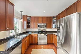 4089 S Four Mile Run Dr, Arlington, VA 22204 - Photo 9