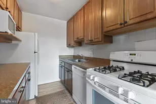 1300 S Arlington Ridge Rd, Arlington, VA 22202 - Photo 5