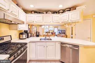 6932 Fairfax Dr, Arlington, VA 22213 - Photo 9
