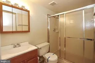2215 N Somerset St, Arlington, VA 22205 - Photo 23