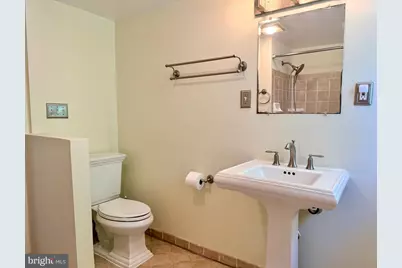 3001 S Grant Street, Arlington, VA 22202 - Photo 17