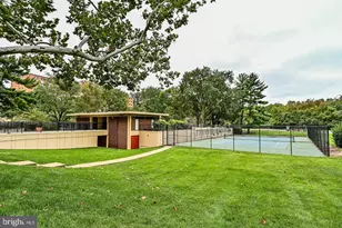 1300 Army Navy Dr, Arlington, VA 22202 - Photo 3
