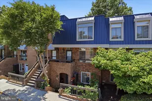656 15th St S, Arlington, VA 22202 - Photo 3