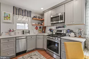 2422 S Oakland St, Arlington, VA 22206 - Photo 3