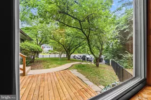 2360 S Arlington Ridge Rd, Arlington, VA 22202 - Photo 17