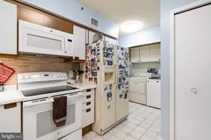 1300 Crystal Dr, Arlington, VA 22202 - Photo 13