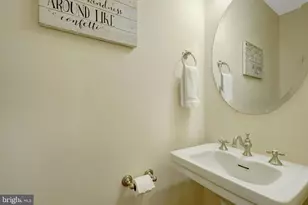 2249 N Wakefield Street N, Arlington, VA 22207 - Photo 5