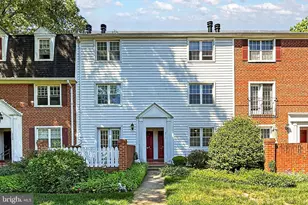 2711 S Walter Reed Dr S, Arlington, VA 22206 - Photo 1