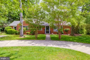 1947 Arlington Ridge Rd, Arlington, VA 22202 - Photo 1