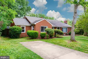 1947 Arlington Ridge Rd, Arlington, VA 22202 - Photo 3