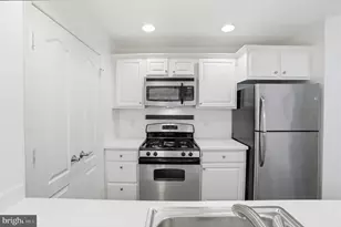 1050 N Stuart St, Arlington, VA 22201 - Photo 5