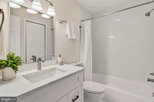 2050 Calvert Street N, Arlington, VA 22201 - Photo 31