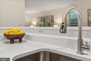 2050 Calvert Street N, Arlington, VA 22201 - Photo 23