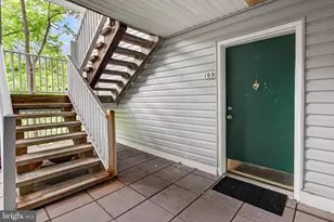 2050 Calvert Street N, Arlington, VA 22201 - Photo 3