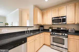 2465 Army Navy Dr, Arlington, VA 22206 - Photo 5