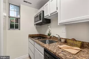 1752 N Rhodes St, Arlington, VA 22201 - Photo 9