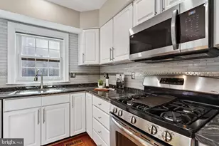 2402 N Greenbrier Ct, Arlington, VA 22207 - Photo 13