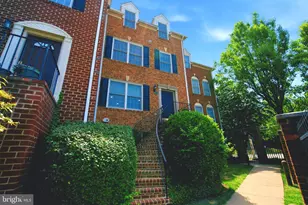 2402 N Greenbrier Ct, Arlington, VA 22207 - Photo 1