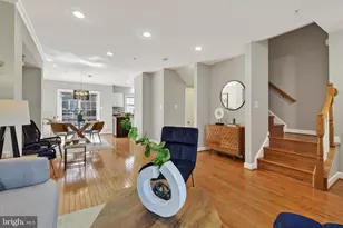 2402 N Greenbrier Ct, Arlington, VA 22207 - Photo 7