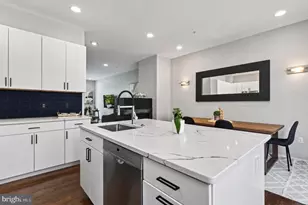 2074 N Oakland St, Arlington, VA 22207 - Photo 15