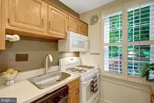 1030 S Barton St, Arlington, VA 22204 - Photo 9