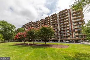 1300 Army Navy Dr, Arlington, VA 22202 - Photo 1