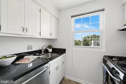 2030 N Vermont Street #304, Arlington, VA 22207 - Photo 7
