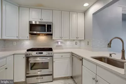 2310 14th Street N #402, Arlington, VA 22201 - Photo 3