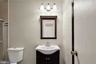 1011 Arlington Blvd, Arlington, VA 22209 - Photo 13