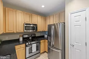 2465 Army Navy Dr, Arlington, VA 22206 - Photo 5