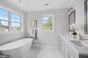 6947 28th St N, Arlington, VA 22213 - Photo 9