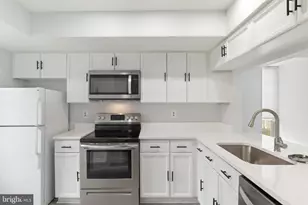 2403 S Walter Reed Dr S, Arlington, VA 22206 - Photo 3