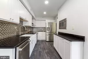 1300 Crystal Dr, Arlington, VA 22202 - Photo 9