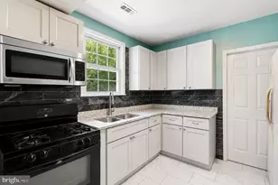2506 S Eads St, Arlington, VA 22202 - Photo 3
