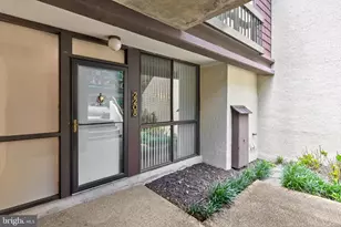 2208 S Randolph Street S, Arlington, VA 22204 - Photo 5