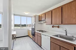 1301 S Arlington Ridge Rd, Arlington, VA 22202 - Photo 5