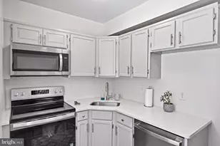 1917 N Rhodes St, Arlington, VA 22201 - Photo 13