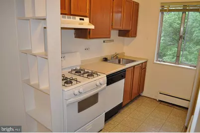 1601 19th Street N #301, Arlington, VA 22209 - Photo 3