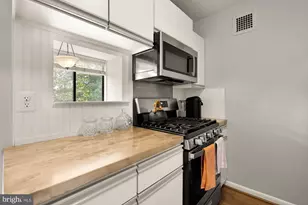 4390 Lorcom Ln, Arlington, VA 22207 - Photo 15