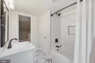 2351 N Vermont Street N, Arlington, VA 22207 - Photo 29