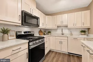 1300 Army Navy Dr, Arlington, VA 22202 - Photo 5