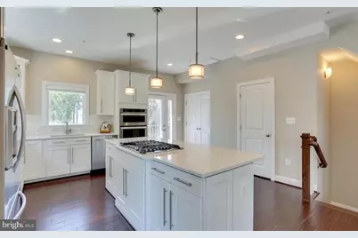 2810 11th Street S #T001, Arlington, VA 22204 - Photo 5