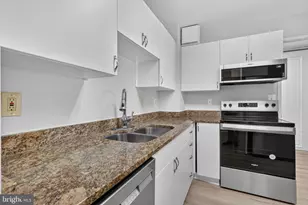 1600 N Oak St, Arlington, VA 22209 - Photo 11
