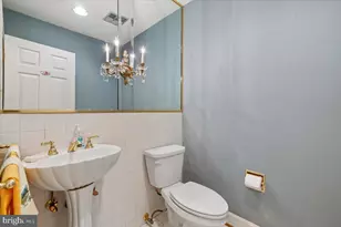 2467 N Wakefield Ct, Arlington, VA 22207 - Photo 9